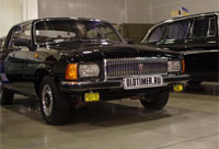 На весенней выставке Мастерской Авто-Профит было представлено два  автомобиля – ГАЗ 3102 Волга 1988 года и ГАЗ 13 Чайка 1967 года.